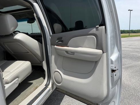 Used 2010 Chevrolet Silverado 2500 LTZ w/ Convenience Package AWD/4WD image 18