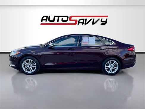 Used 2018 Ford Fusion SE w/ Fusion SE Technology Package image 4
