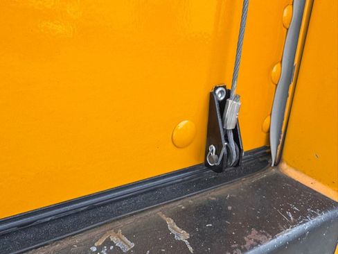Used 2016 Chevrolet Express 3500 RWD image 6