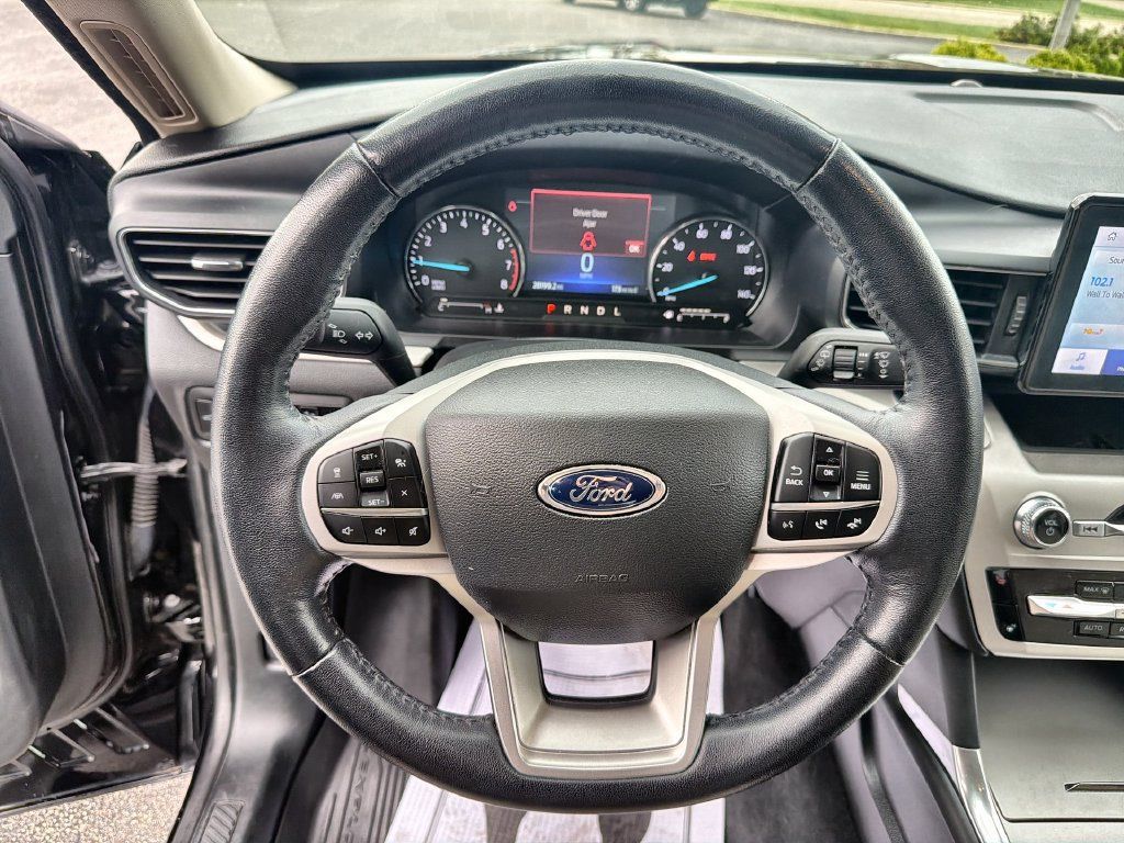Used 2023 Ford Explorer XLT w/ Equipment Group 202A AWD/4WD image 11