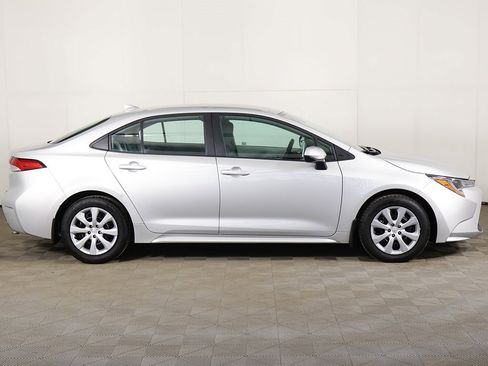 Used 2021 Toyota Corolla LE image 16
