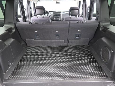 Used 2011 Jeep Liberty Sport image 26