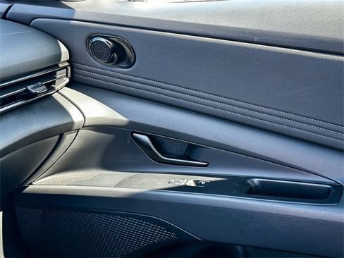 Used 2025 Hyundai Elantra Sport image 24