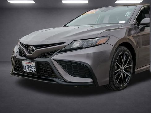 Used 2022 Toyota Camry SE image 10