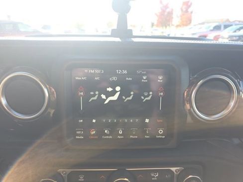 Used 2022 Jeep Wrangler Unlimited Sahara AWD/4WD image 20