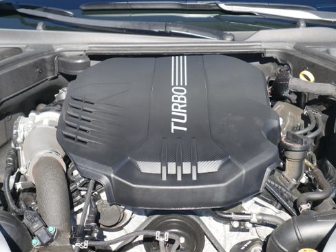 Used 2022 Genesis G70 3.3T image 10