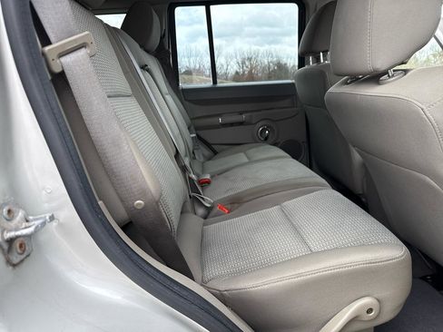 Used 2009 Jeep Commander Sport image 18