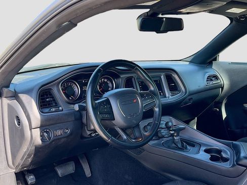 Used 2023 Dodge Challenger SXT RWD image 9