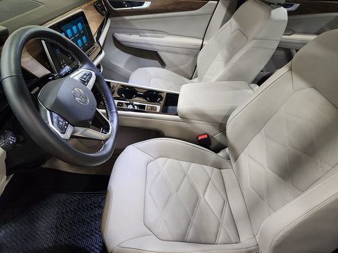 Used 2024 Volkswagen Atlas SE w/ Panoramic Sunroof Package image 31