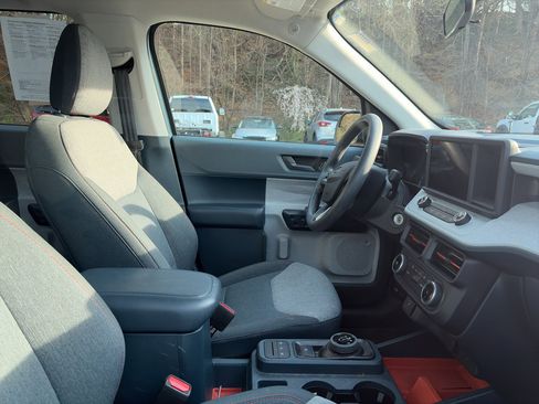 Used 2024 Ford Maverick XLT image 3