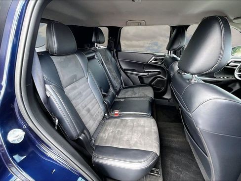 Used 2024 Mitsubishi Outlander SE AWD/4WD image 25