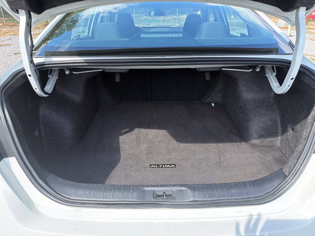 Used 2025 Nissan Altima 2.5 SV FWD image 14