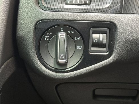 Used 2015 Volkswagen GTI S FWD image 39