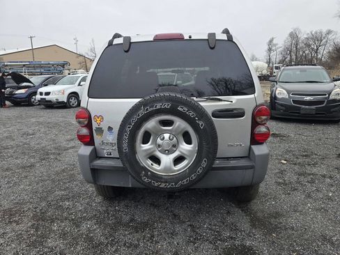 Used 2005 Jeep Liberty Sport AWD/4WD image 12