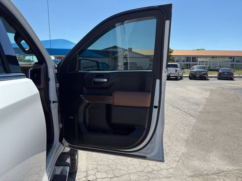 Used 2021 Chevrolet Silverado 1500 High Country w/ Technology Package AWD/4WD image 12