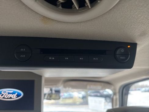 Used 2010 Ford Expedition Limited image 35