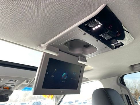 Certified 2017 Cadillac Escalade Luxury image 23