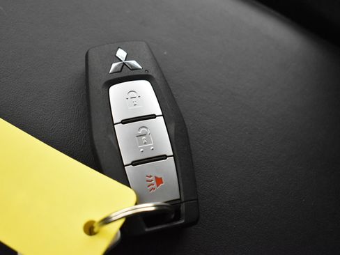 Used 2024 Mitsubishi Outlander ES image 33