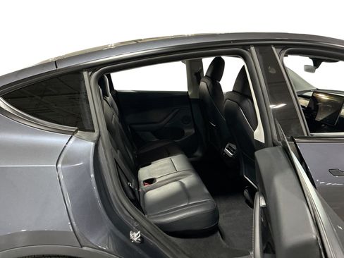 Certified 2023 Tesla Model Y Long Range AWD/4WD image 11
