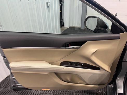 Used 2022 Toyota Camry XLE image 7