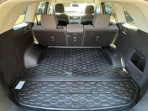 Used 2017 Kia Sorento FWD image 25
