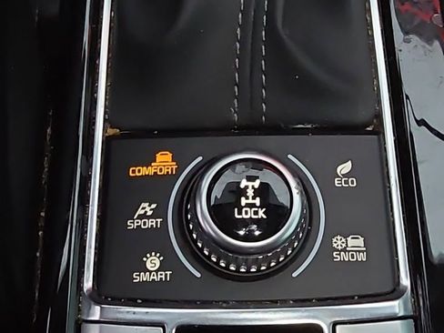 Used 2024 Kia Telluride EX w/ EX Captain's Chair Package image 14