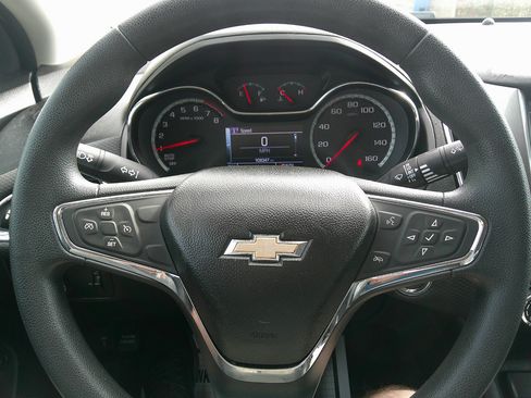 Used 2017 Chevrolet Cruze LT w/ Sun And Sound Package image 21