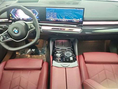 Used 2025 BMW 540i xDrive image 91