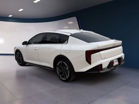 Used 2025 Kia K4 GT-Line w/ GT-Line Premium Package image 3