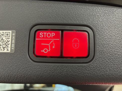 Used 2025 Mercedes-Benz GLC 300 GLC 300 image 8