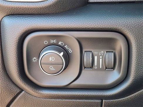 Used 2019 RAM 2500 Big Horn image 24