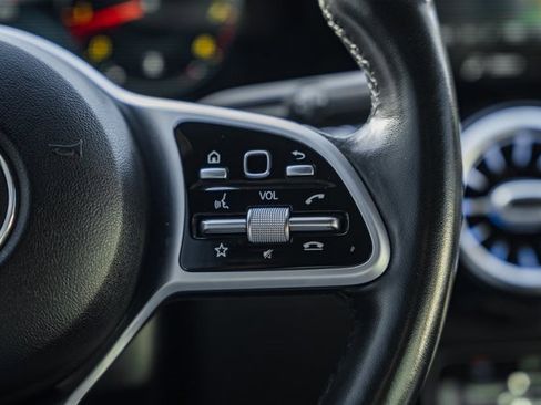 Used 2021 Mercedes-Benz GLB 250 4MATIC image 28