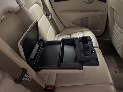 Used 2008 Volvo XC70 3.2 image 17