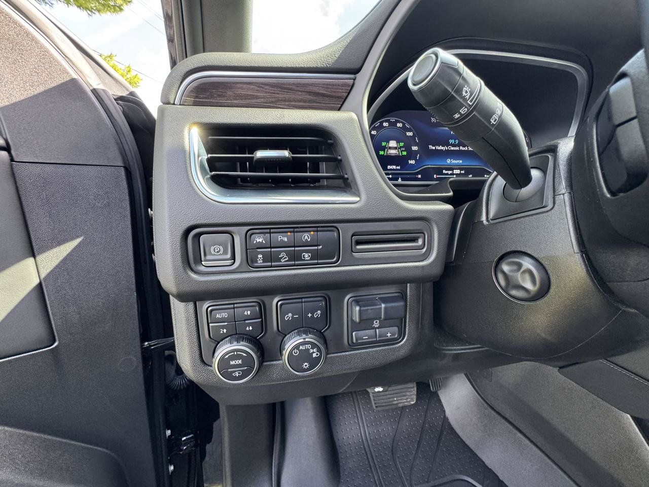 Used 2023 Chevrolet Suburban Z71 w/ Off-Road Capability Package AWD/4WD image 22
