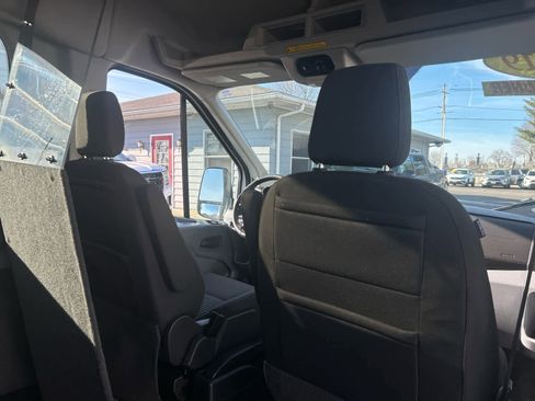 Used 2019 Ford Transit 150 XLT image 29