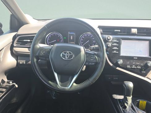 Used 2020 Toyota Camry SE w/ Convenience Package FWD image 12