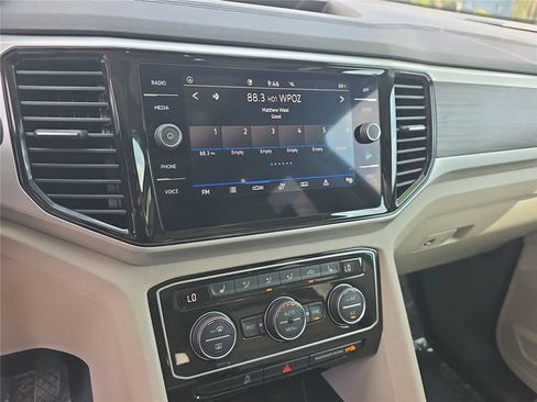 Used 2023 Volkswagen Atlas SE w/ Panoramic Sunroof Package FWD image 21