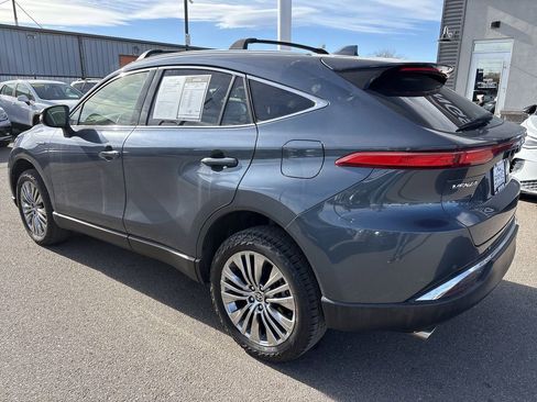 Used 2021 Toyota Venza image 3