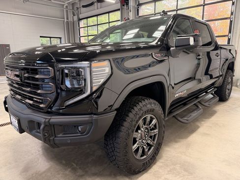 Used 2024 GMC Sierra 1500 AT4X image 4