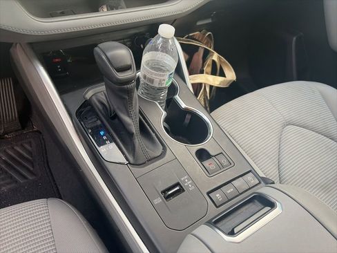 Used 2021 Toyota Highlander L image 16