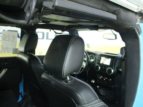 Used 2017 Jeep Wrangler Unlimited Sahara w/ Quick Order Package 23E Chief AWD/4WD image 10