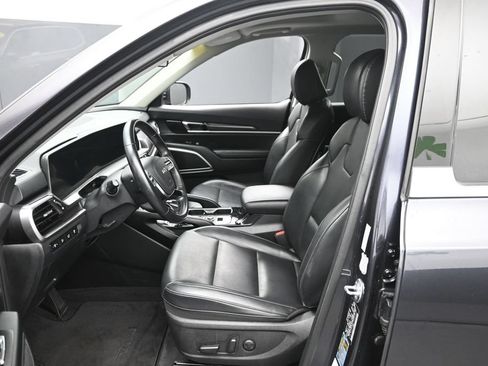 Used 2025 Kia Telluride S AWD/4WD image 16