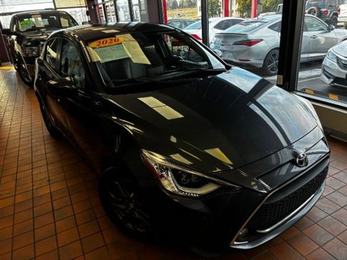 Used 2020 Toyota Yaris XLE FWD image 1