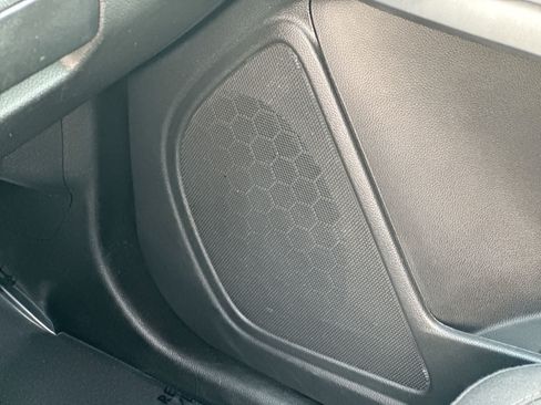 Used 2020 Chevrolet Colorado LT RWD image 37