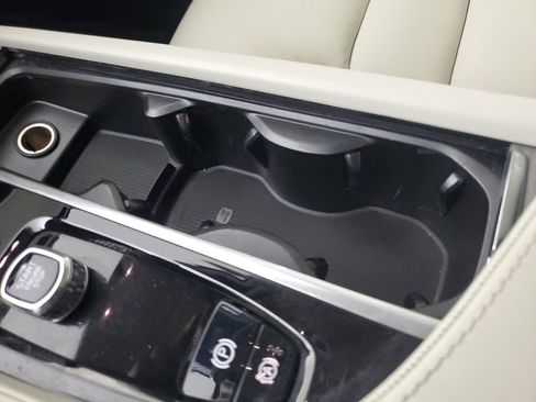 Certified 2025 Volvo XC90 T8 Core AWD/4WD image 33