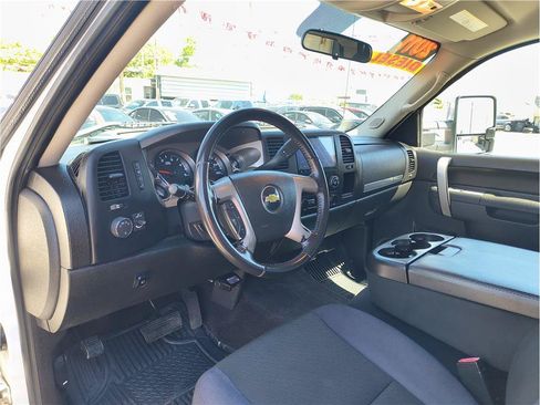 Used 2011 Chevrolet Silverado 2500 LT AWD/4WD image 5