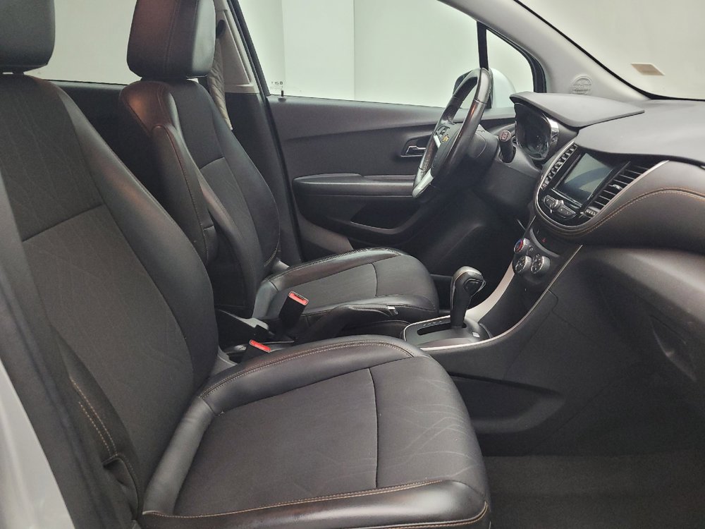 Used 2020 Chevrolet Trax LT w/ LT Convenience Package FWD image 21