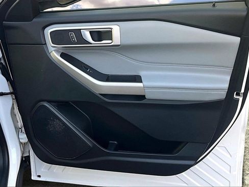 Used 2022 Ford Explorer XLT w/ Equipment Group 202A image 28