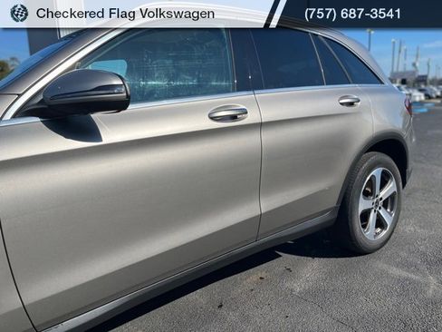 Used 2021 Mercedes-Benz GLC 300 4MATIC image 3