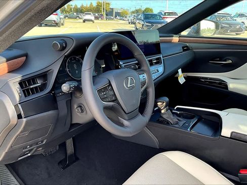 New 2025 Lexus ES 350 w/ Premium Package image 10